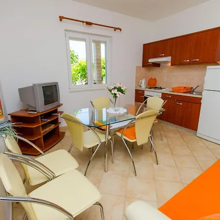 Ivana Tr - One Bedroom With Terrace A3 Lägenhet